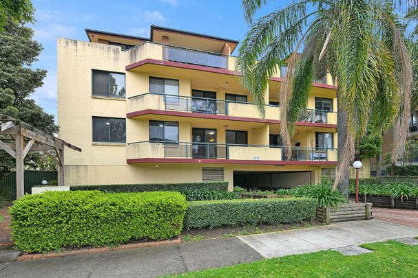 Generous Apartment With Balcony - Photo 1