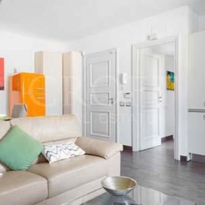 Trastevere: Furnished 1 Bedroom, lovely gated complex, excellent restored. Living-kitchen, bedroom, 2 baths, parquet, sunny, silent. Ref 1061 - Photo 2