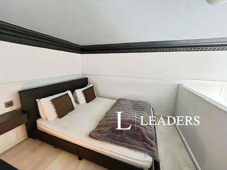studio to rent The Drive, Hove - Photo 2