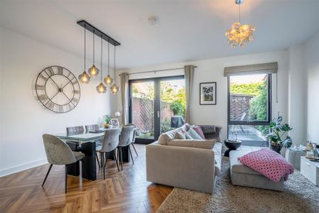 3 bedroom end of terrace house to rent - Photo 4