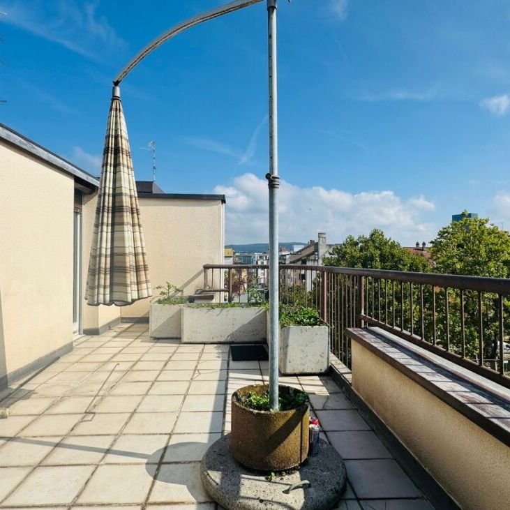 2.5-Zimmerwohnung mit Balkon, eigenem Waschturm, Keller und Veloraum - Photo 1