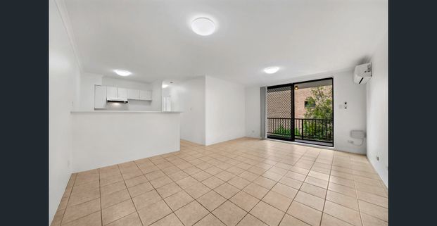 Freshly Painted 2 Bedroom Unit - Photo 1