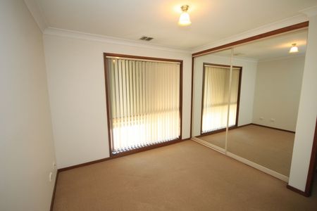 11 Lockett Place Tolland NSW 2650 - Photo 2