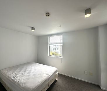 Centrally located One Bedroom Corner Apartment - Photo 5