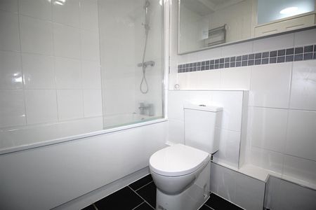 2 Bedroom Maisonette To Let - Photo 2