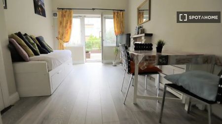 1-bedroom apartment for rent in North City, Dublin - Photo 2