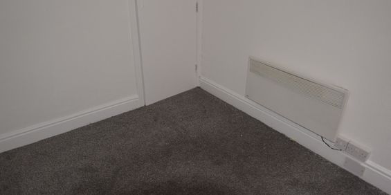 To Let 1 Bed Flat - Photo 3