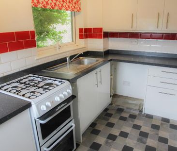 2 bedroom end of terrace house to rent - Photo 4