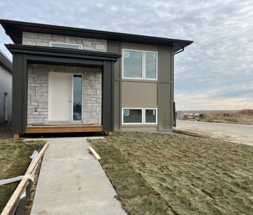 Brand New 3-Bedroom 2 Full Bathroom Aspen Ridge-Saskatoon First Mon... - Photo 2