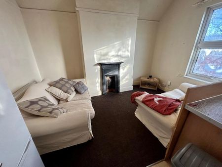 2 bedroom flat to rent - Photo 3