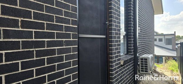 BEAUTIFUL GRANNY FLAT IN CAMPBELLTOWN FOR LEASE! - Photo 1