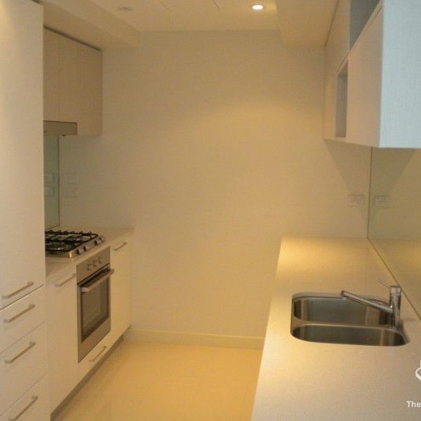 FURNISHED - 2 bedroom unit with Broadwater views - Photo 1