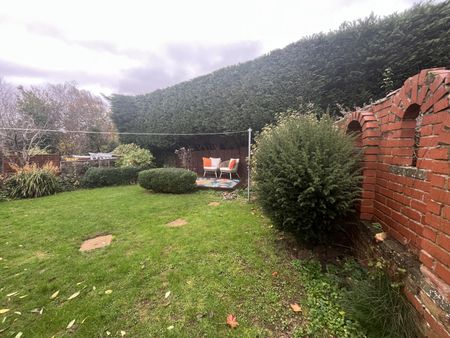 4 Bed Link Detached - Photo 5