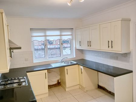 3 Bed Terraced House, Stanley Park Avenue South, L4 - Photo 5