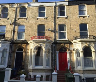 1 bed Flat - Photo 1