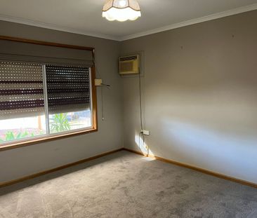 SPACIOUS 4 BEDROOM FAMILY HOME - Photo 3