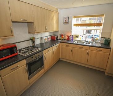 2 Bedroom Flat - First Floor - Photo 5