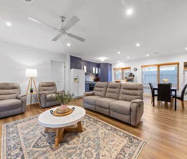 57 Balmoral Way, Pakenham VIC 3810 - House For Rent | Domain - Photo 3