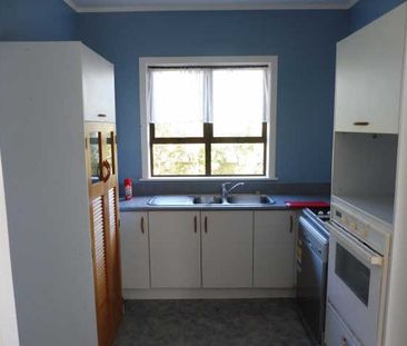 Very tidy home in the heart of Hamilton East. - Photo 2