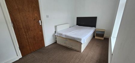 House To Let - Photo 2