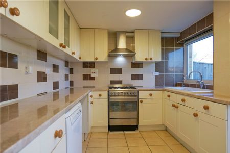 Ulster Close, Caversham, Reading, Berkshire, RG4 - Photo 2