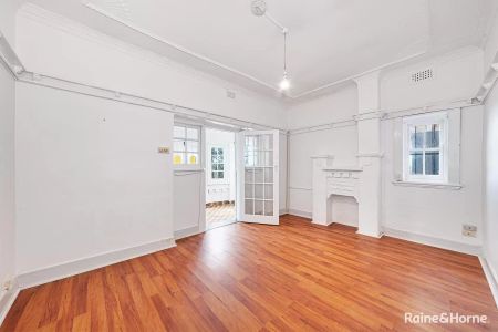 Apartment with 2 bedrooms & 1 bathroom - Photo 2