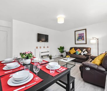 3 Bed Flat, Lincoln Court, SW18 - Photo 1
