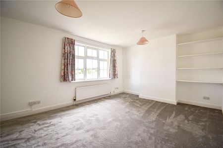 A well presented 3 bedroom semi-detached house situated in popular village of Balsham. OCH. Driveway parking. Unfurnished. - Photo 5