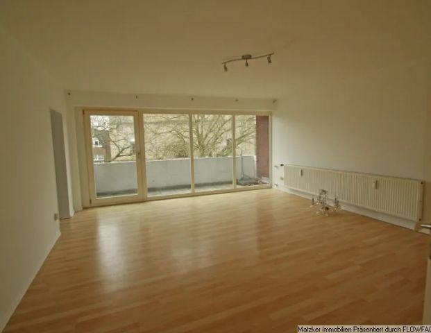 Zentral, geräumig, mit Balkon und Einbauküche! - Photo 1