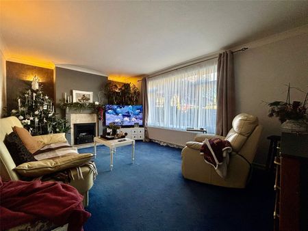 Harvey Road, Cove, Farnborough, GU14 - Photo 2