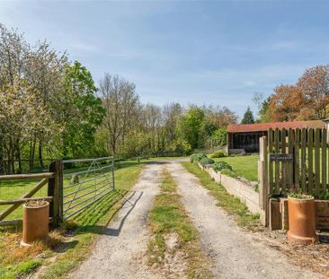 5 bedroom barn conversion to rent - Photo 1