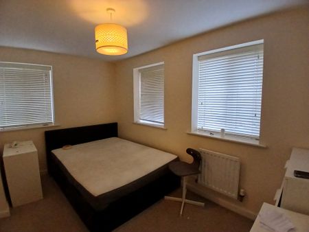 4 bed semi-detached house to rent in Viola Close, Norwich, NR4 - Photo 3