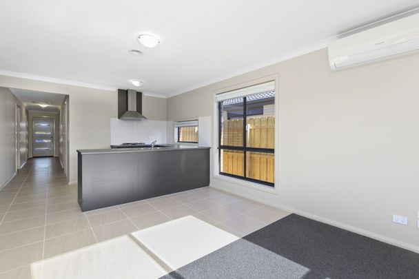 21 Mia Street, Alfredton - Photo 1