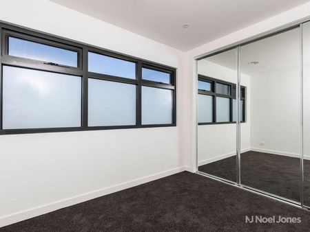 23B Devon Drive, DONCASTER EAST - Photo 2