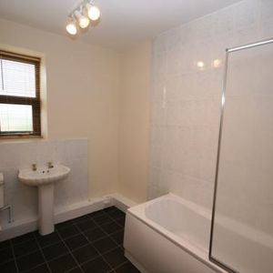 4 bedroom terraced house to rent - Photo 2