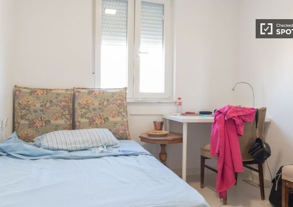 Calle de Rueza, Madrid, Community of Madrid 28011