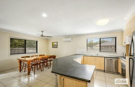 FOUR BEDROOM HOME IN QUIET CUL-DE-SAC - Photo 2