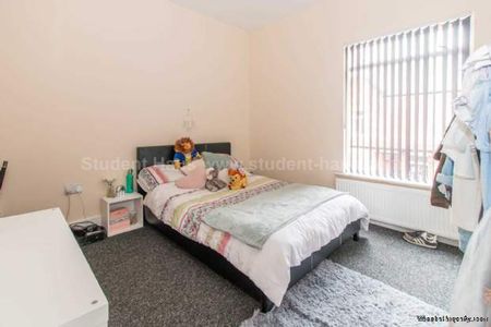 3 bedroom property to rent in Salford - Photo 2