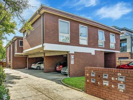 Spacious Ground-Floor Living in Prime Coburg Location - Photo 2