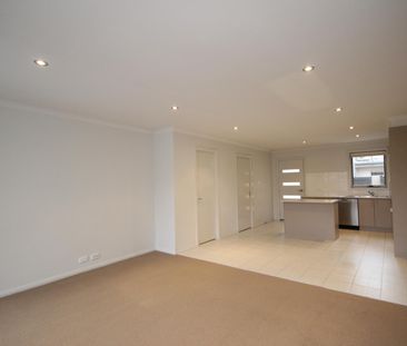 3/9 Maria Place, Lyons ACT 2606 - House For Rent | Domain - Photo 3