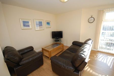 2 bedroom flat to rent - Photo 3