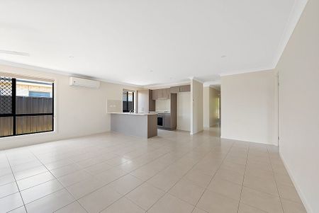 Minutes from the beach and airport in a lovely bush setting - Photo 2