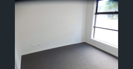 Spacious 3-Bedroom Family Home with Ensuite in Prime Eumemmerring Location! - Photo 2