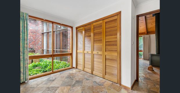 Spacious Family Home with Country Charm and Dual Access – Macedon - Photo 1