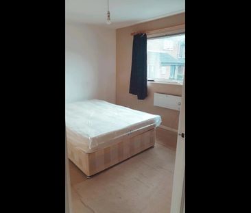 1 Bed Semi-Detached House, Leygreen Close, LU2 - Photo 2