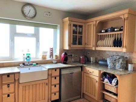 3 bedroom semi-detached house to rent - Photo 2