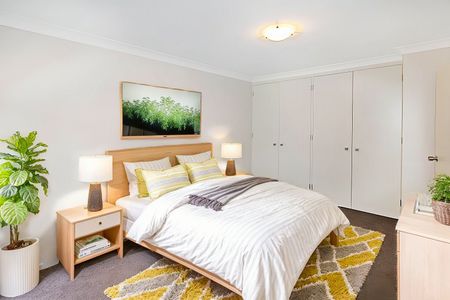 3 Bedroom Townhouse in Prime Location - Photo 2