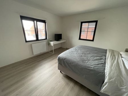 Drie slaapkamer EENGEZINSWONING met garage & tuin - Photo 3