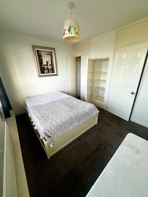 Room in a Shared Flat, Dunbridge House, SW15 - Photo 1