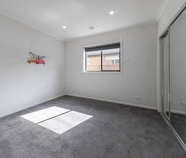 10 Ruby Rd, Cobblebank VIC 3338 - Photo 4